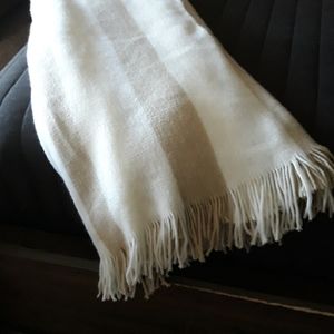 Threshold throw blanket